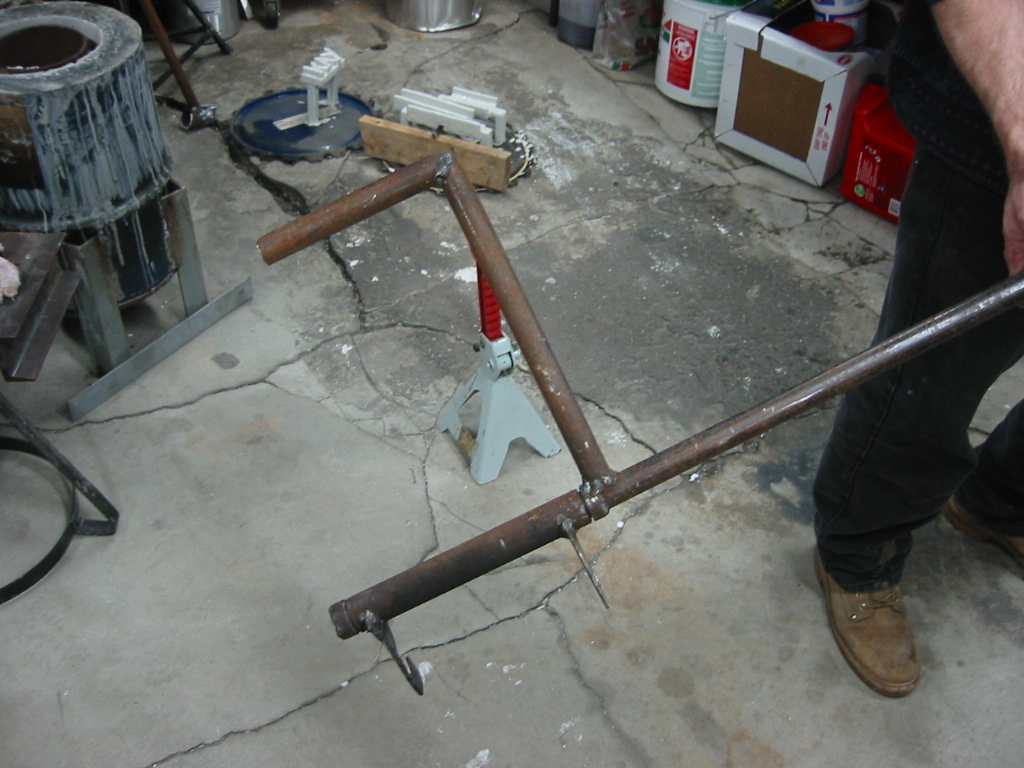Tool used to lift the crucible out of the foundry.