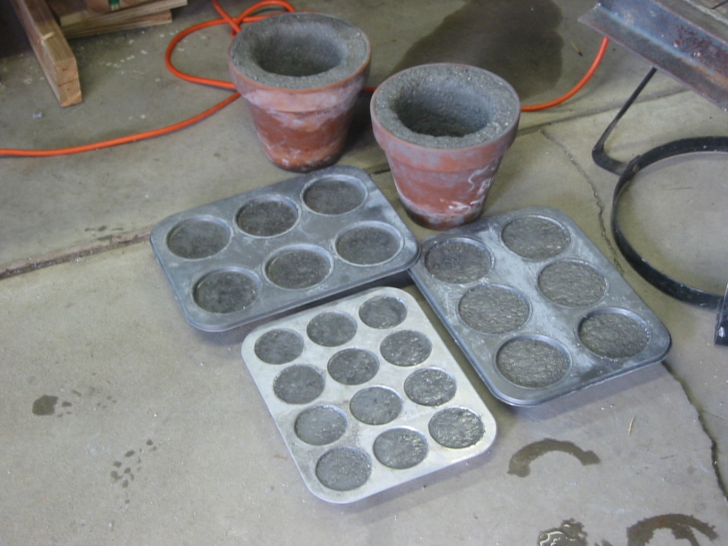Leftover Mizzou is used to make a flower pot furnace and plinths.